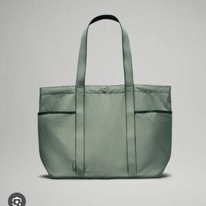 Brand New Lululemon Daily Multi-Pocket Tote 20L- Eucalyptus/Legacy Green